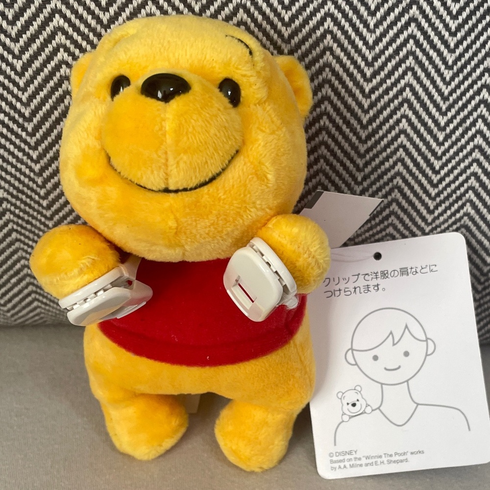 NWT Tokyo Disney "Winnie-the-Pooh" Shoulder Clip Plush Toy